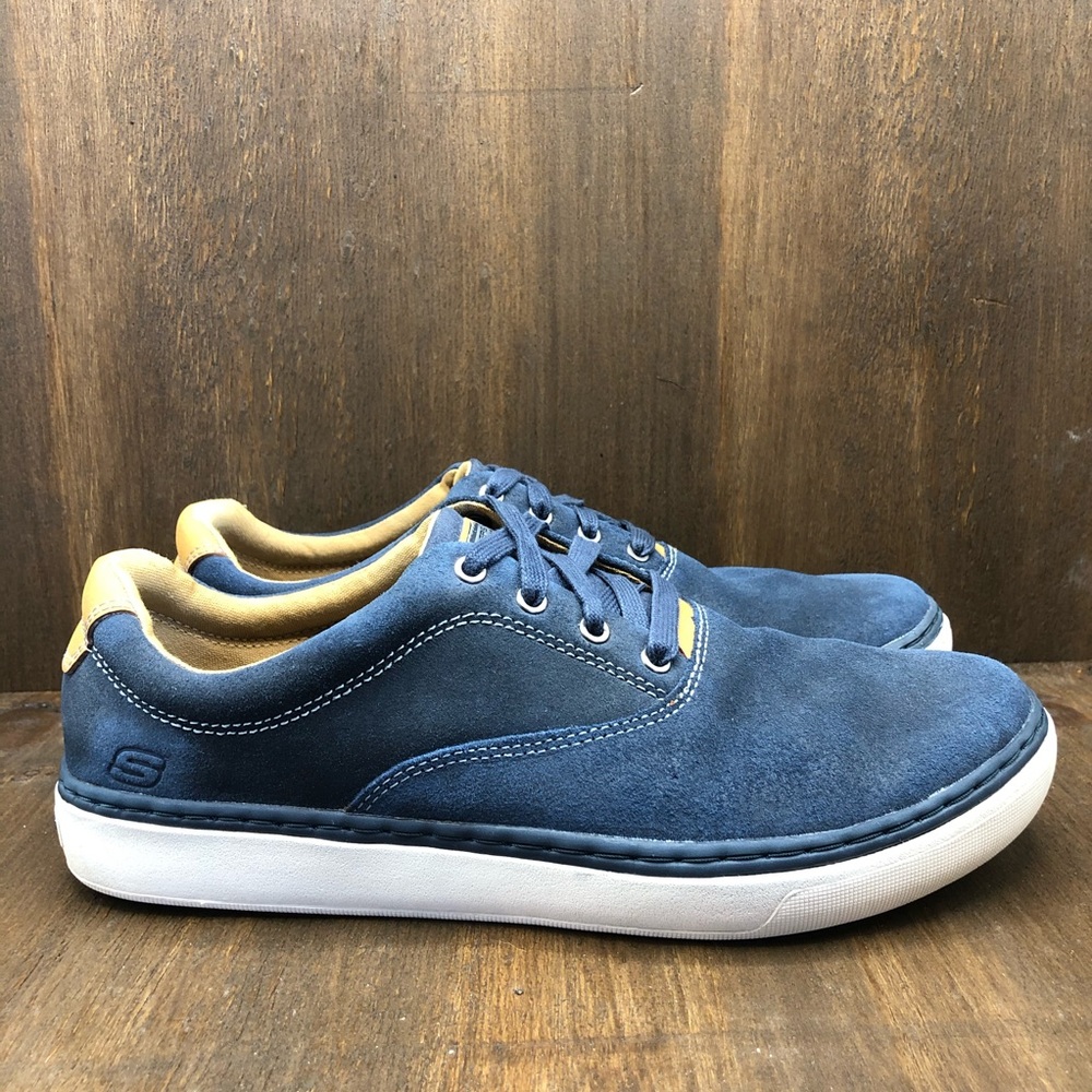 Sketchers low top navy sneakers